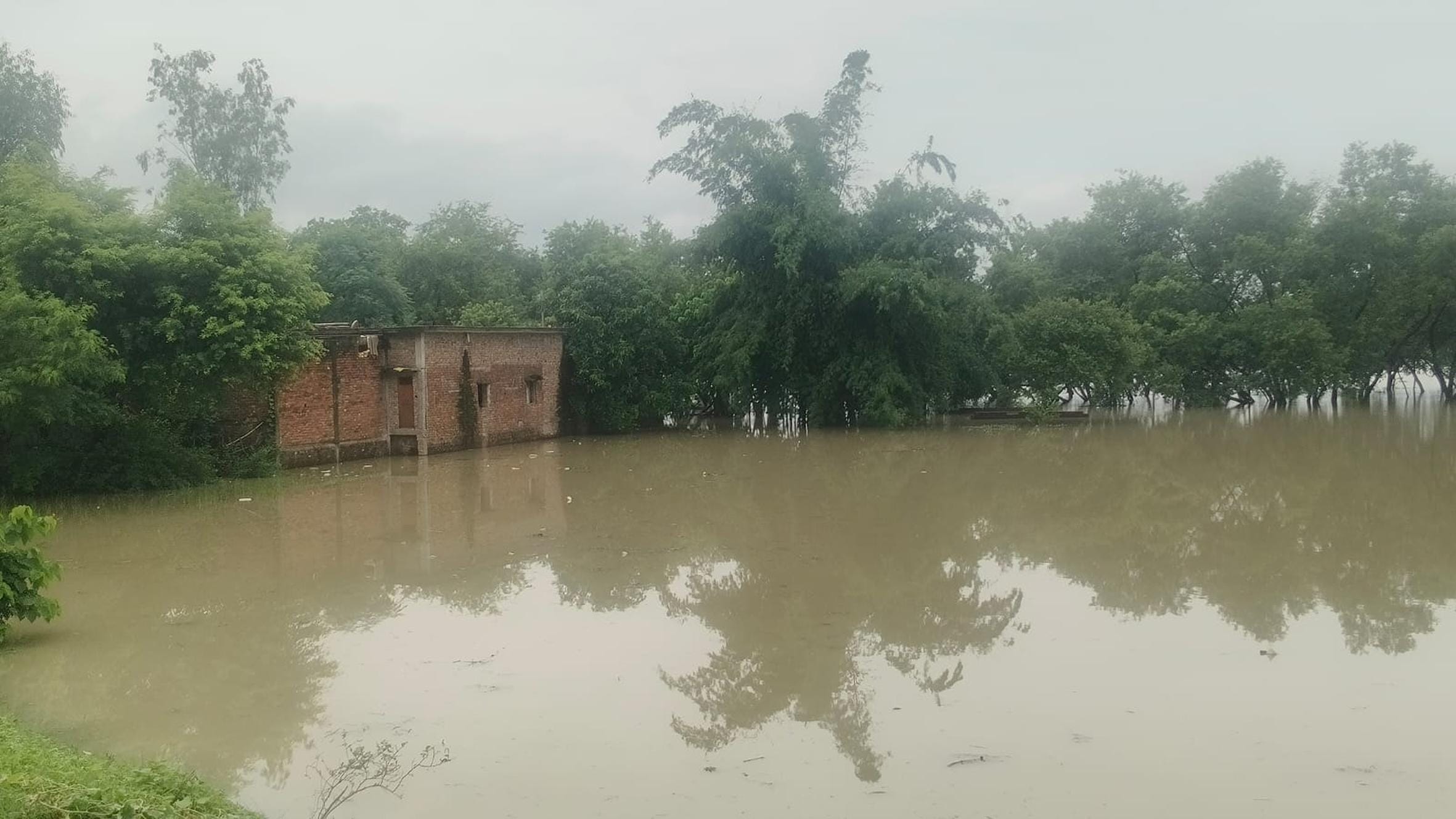 महसी इलाके में बाढ़ के हालात।