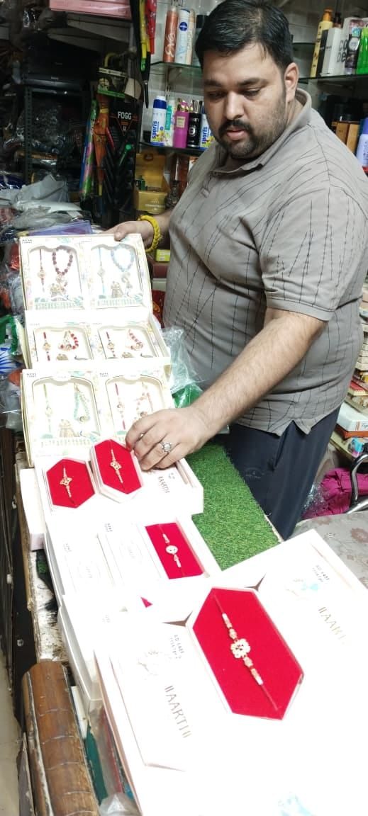 Panipat News: रक्षाबंधन पर चमक उठा पानीपत का बाजार, भैया-भाभी राखी सेट और एडी स्टोन का बढ़ा क्रेज