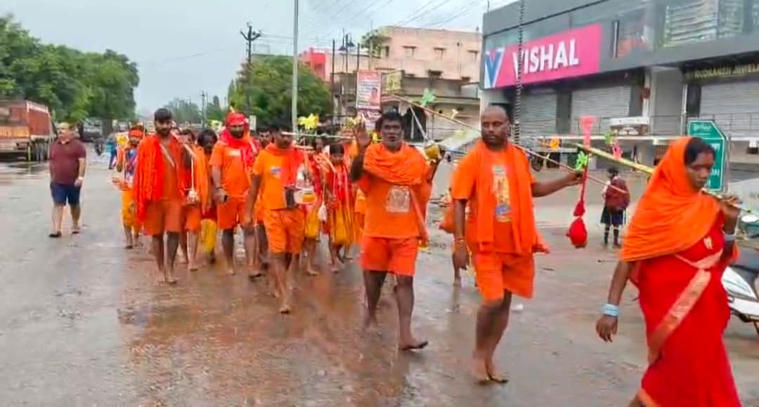 MLA sets out carrying holy water for the Kanwar Yatra; to cover a distance of 419 km in 12 days