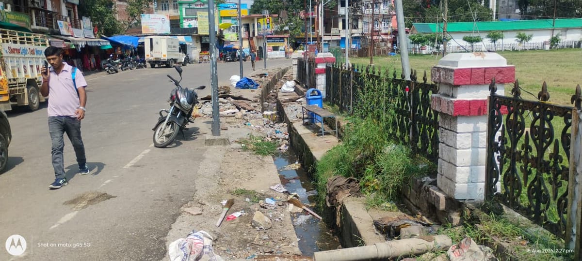 Hamirpur (Himachal) News: स्वतंत्रता दिवस समारोह के चार दिन बाद भी नहीं हटा ग्राउंड से कूड़ा