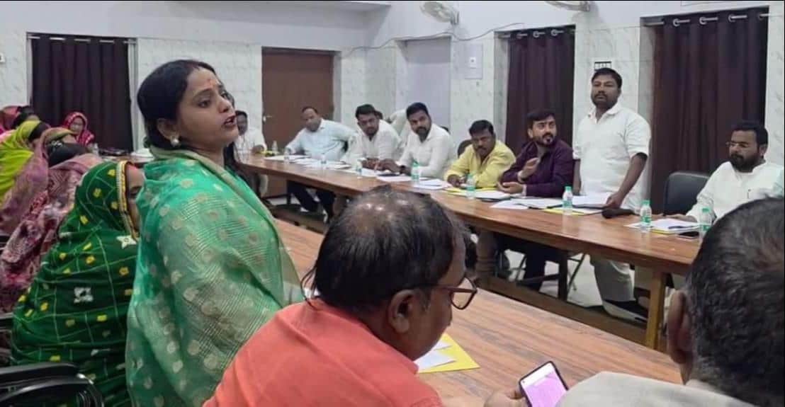 Councilor breaks down in tears at board meeting; alleges neglect.