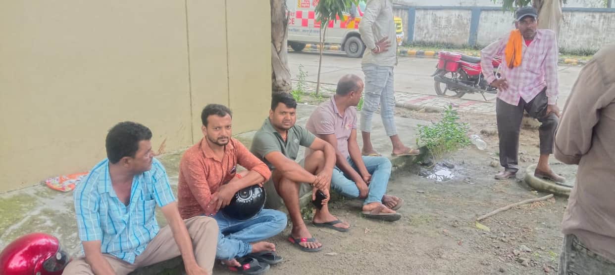 Purnia Road Accident: Two Young Laborers Killed in Bike-Tractor Collision Near Gunda Chowk