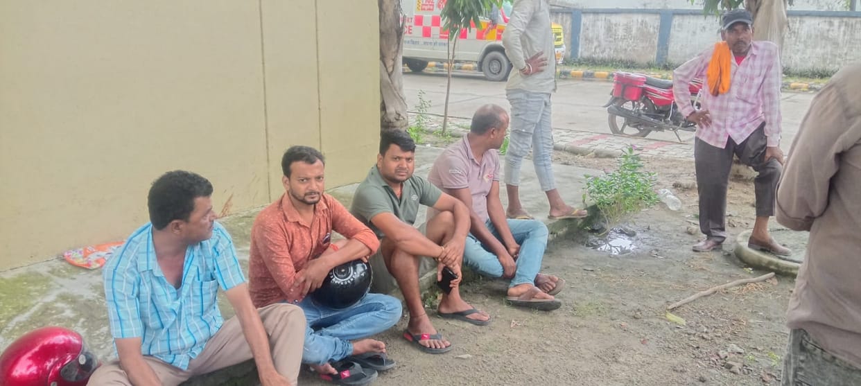 Purnia Road Accident: Two Young Laborers Killed in Bike-Tractor Collision Near Gunda Chowk