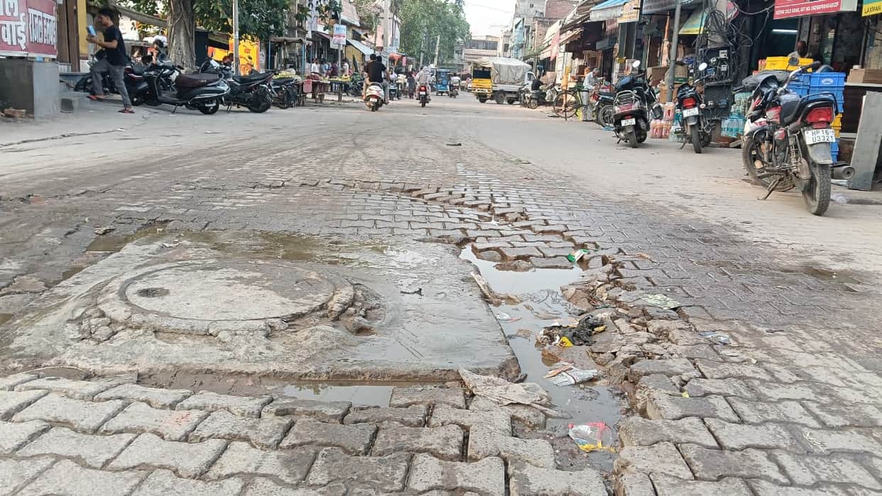 Ambedkar Chowk-Railway Road market in shambles; issues range from potholes to non-functional drinking water kiosks