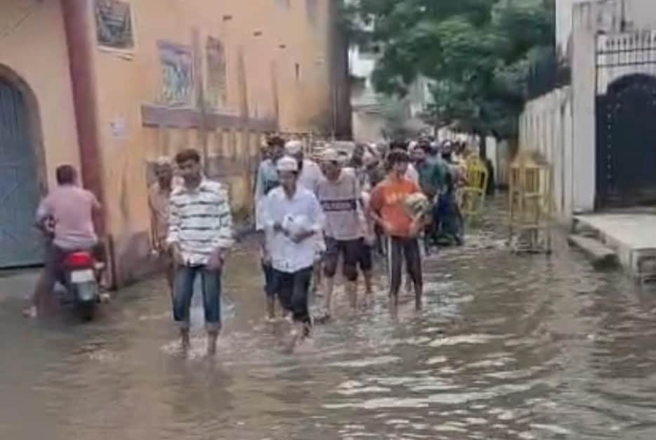 Rain leaves roads waterlogged; wall of 200-year-old fort collapses.