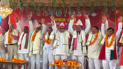 सहसों मैं पीडीए वैश्य-व्यापारी सम्मेलन में पदाधिकारी का हुआ स्वागत।