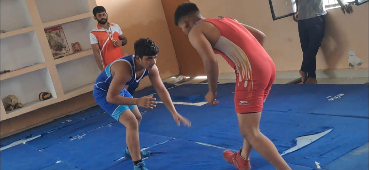 Basti News: मंडलीय ट्रायल में सिविल सर्विसेज के चयनित खिलाड़ियों ने बहाया पसीना