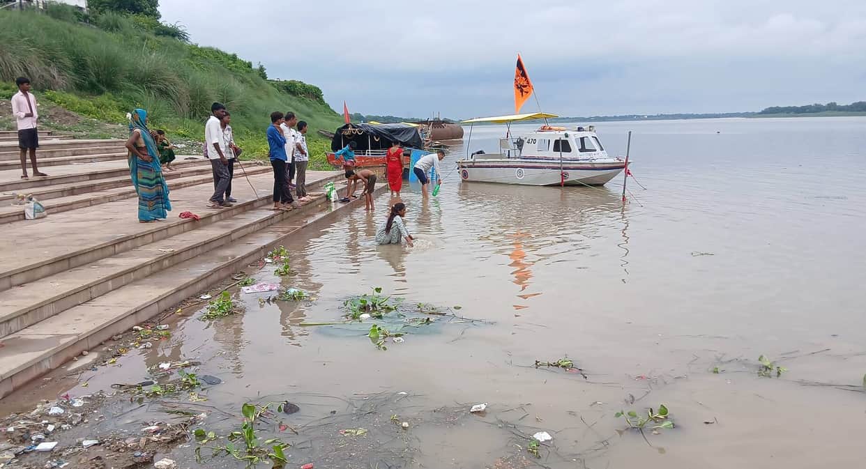 Ganga water level rose by one meter in 24 hours; paved steps at Valmiki Ghat submerged.