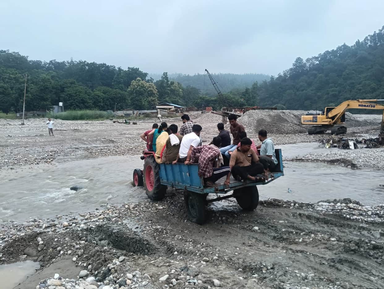 Water level in Shakambhari River remains steady; devotees held back for two hours.