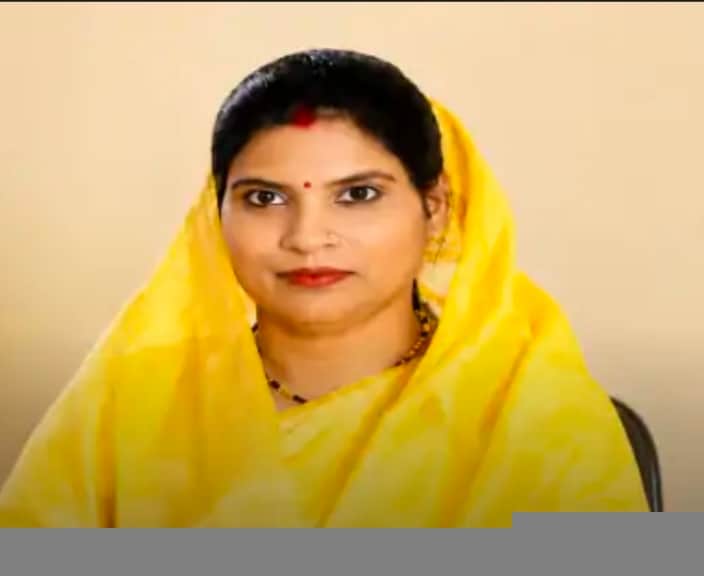 Former councilor, who was going to visit a temple with her husband, died in a road accident.