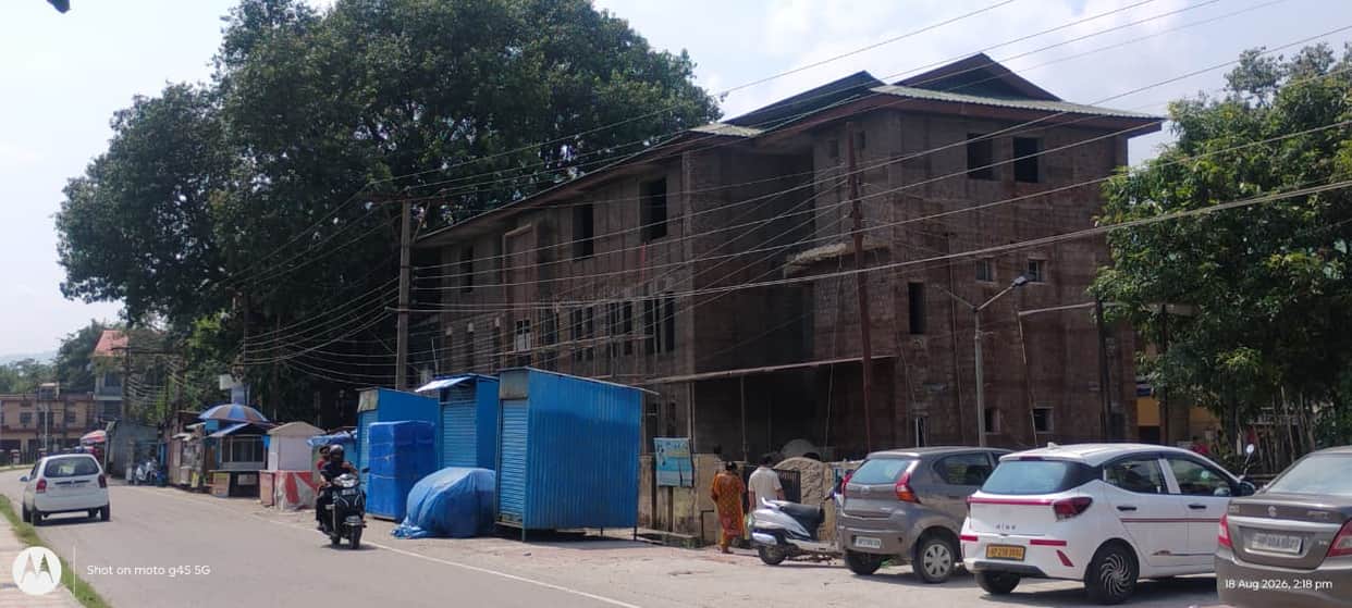 The Health Department has raised objections regarding the street-vendor market located opposite the hospital.