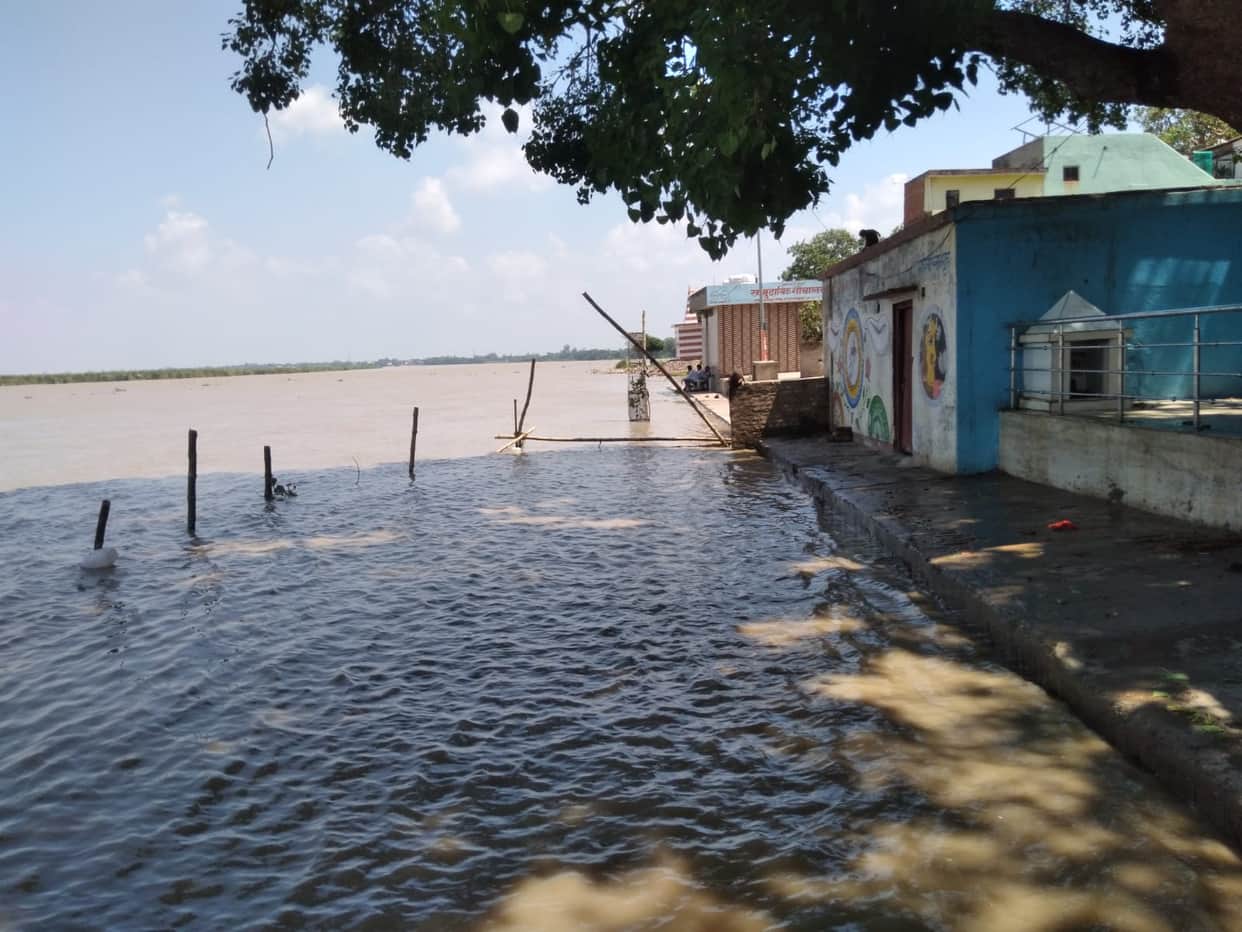 The water level of the Sarayu has risen, 250 bighas of crops submerged
