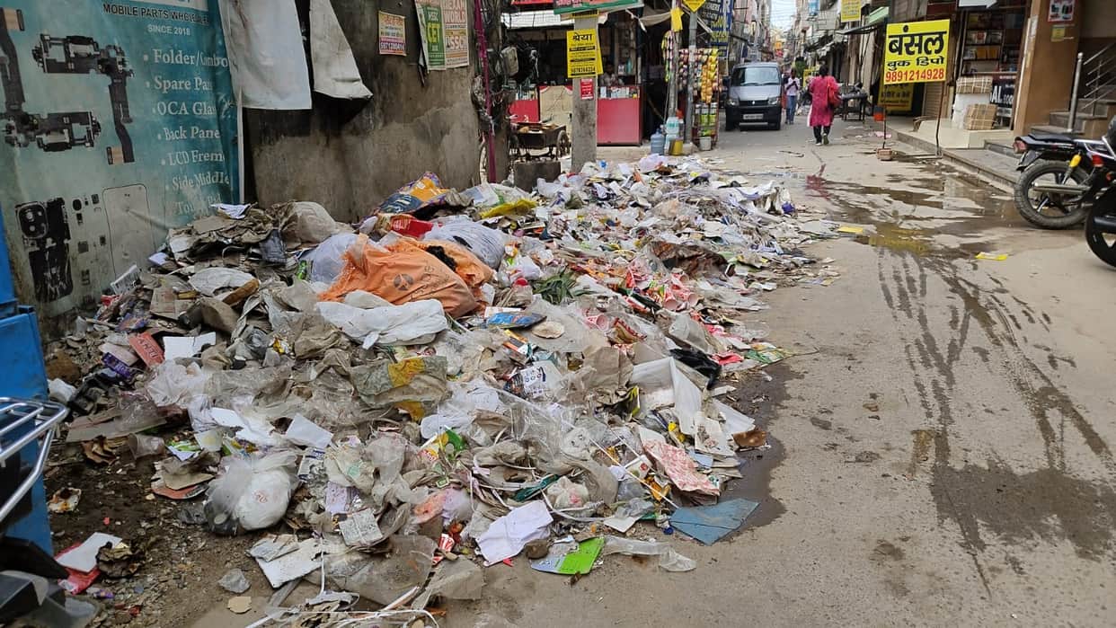 Business in Sadar Bazar affected by filth