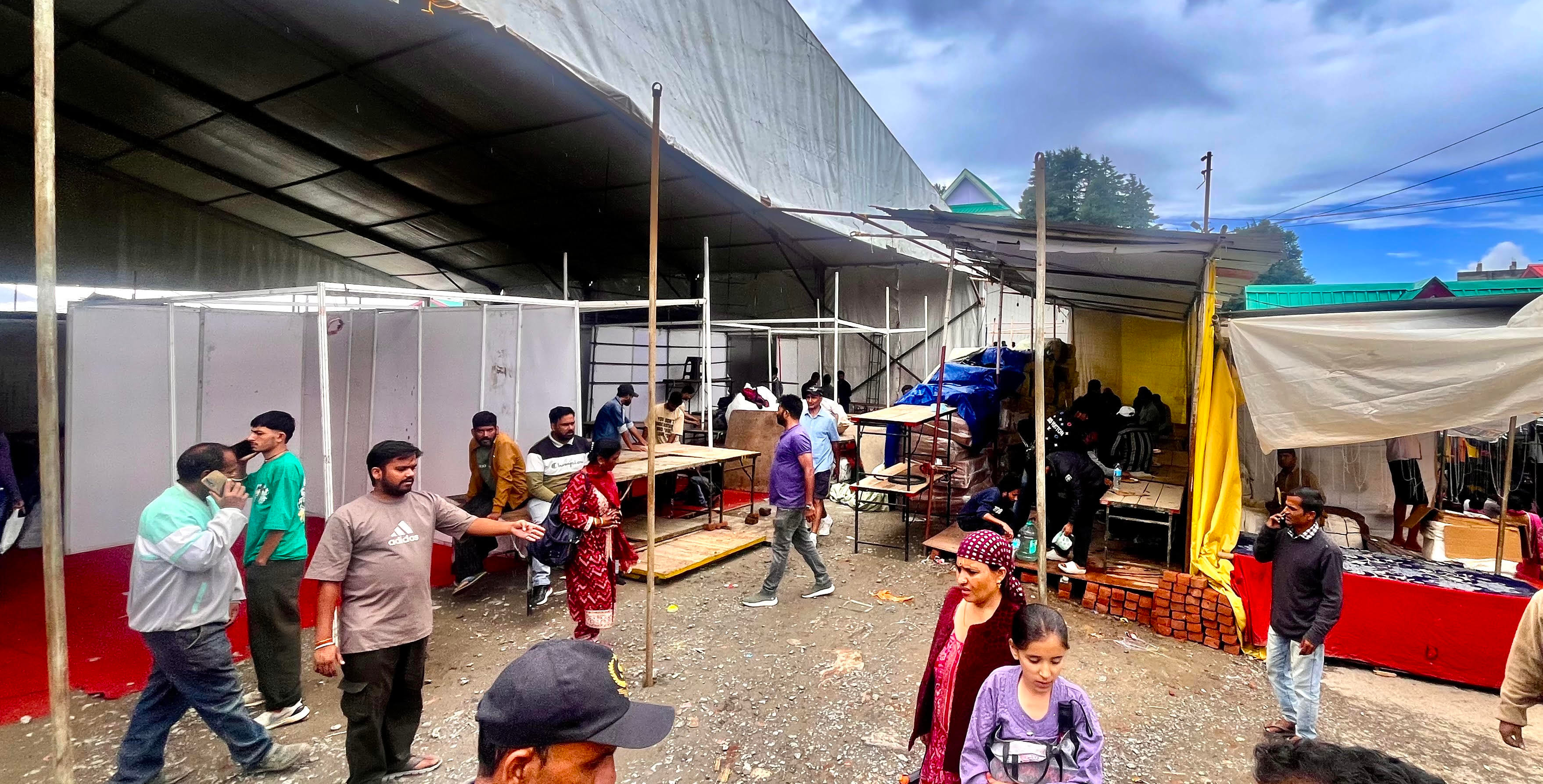 ठियोग उत्सव के बाद सजने लगा नेहरू मैदान। संवाद