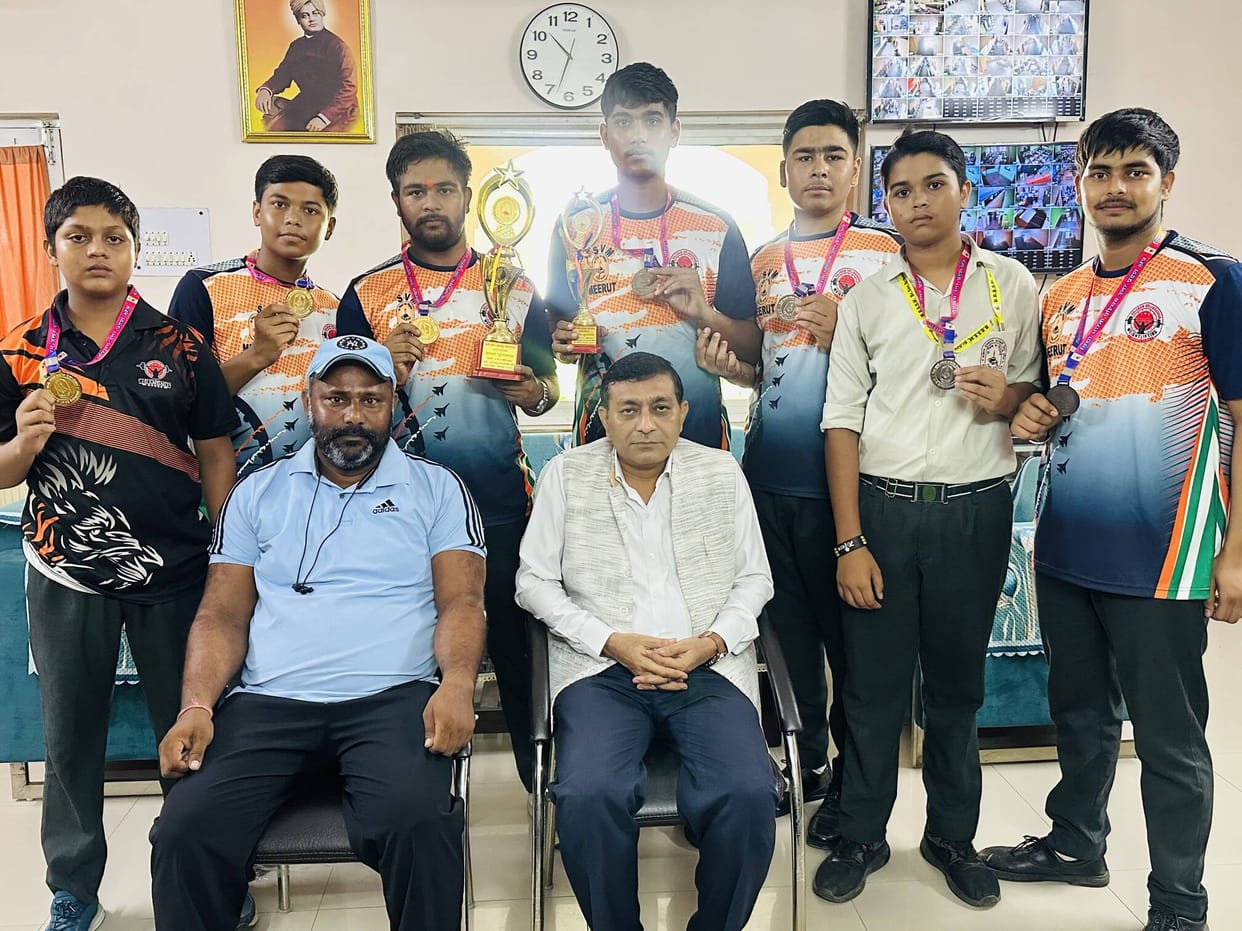Saraswati Shishu Mandir players won medals in weightlifting.