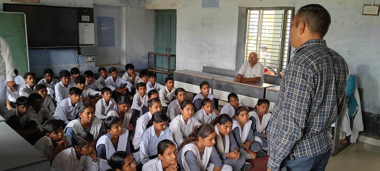 Students informed about ways to protect themselves from substance abuse and cybercrime