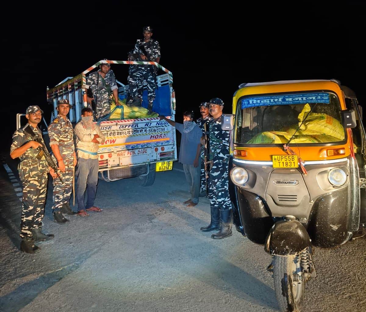 Siddharthnagar News: Urea smuggling at the border; four apprehended with 83 sacks of fertilizer