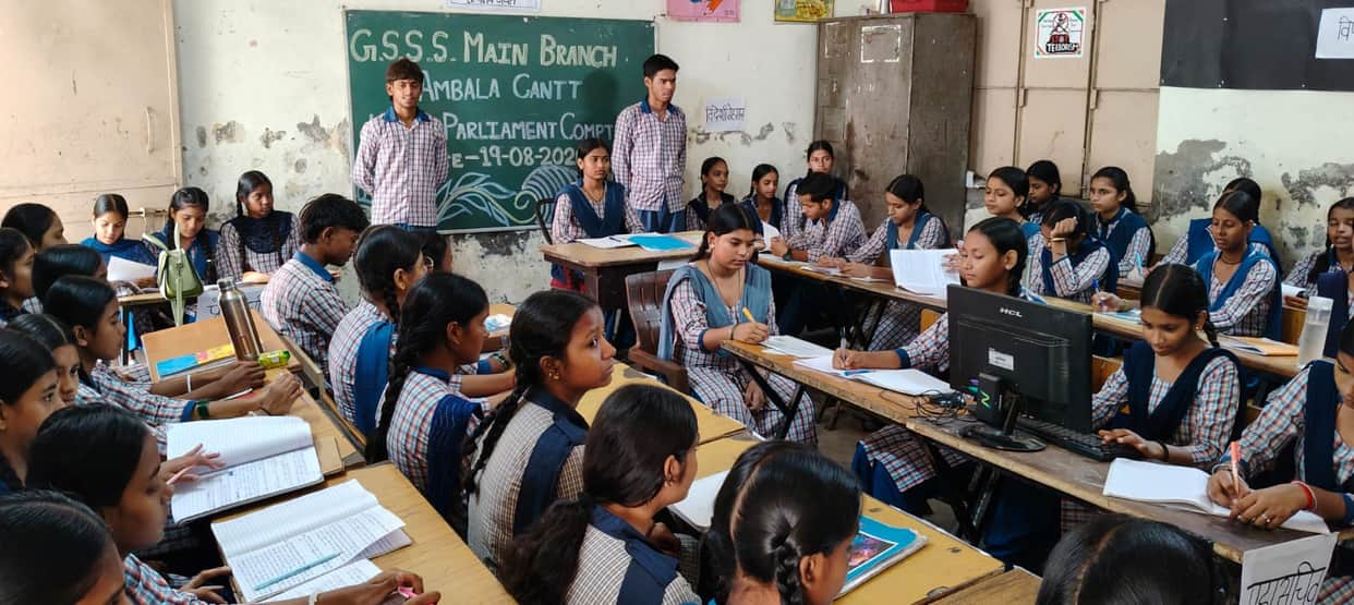 Students got acquainted with parliamentary procedures in the Youth Parliament.