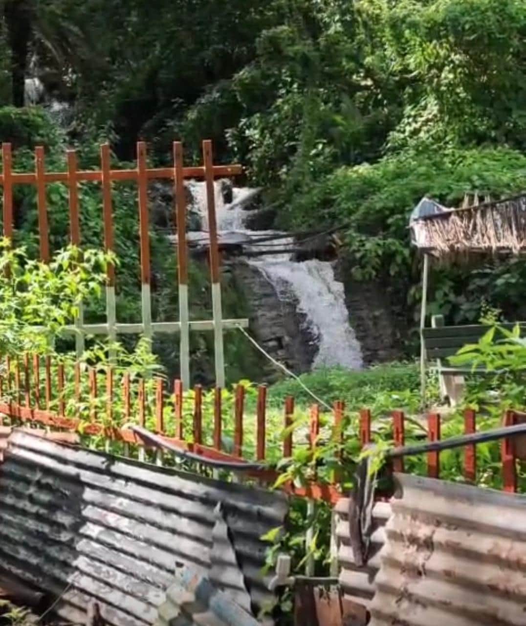 Debris from a hillside fell onto the Kalka-Shimla railway track; the Army safely evacuated 172 passengers.