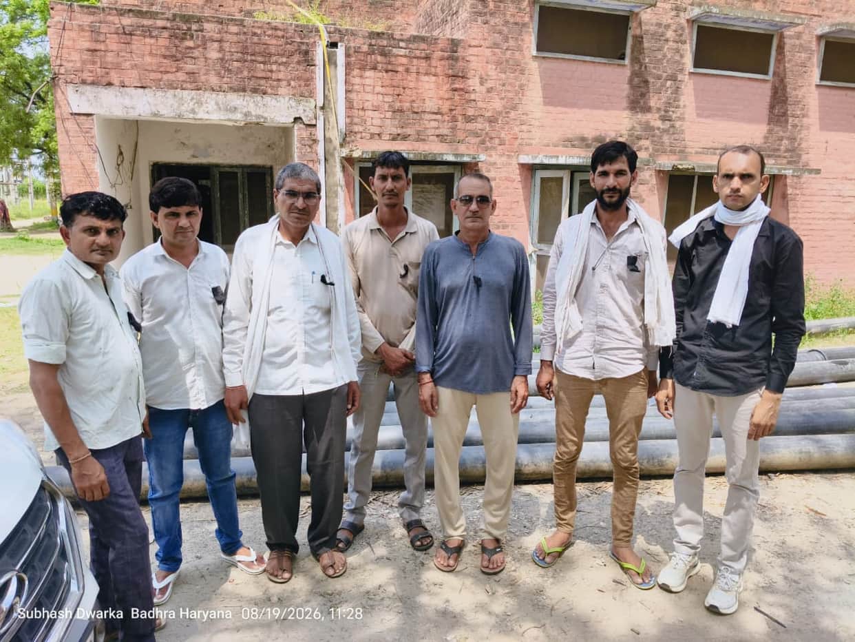 Electricity employees expressed their protest by wearing black badges
