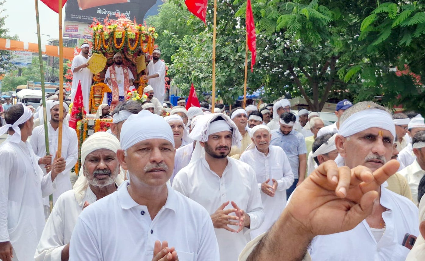 A grand procession of Baba Fulsande was taken out.