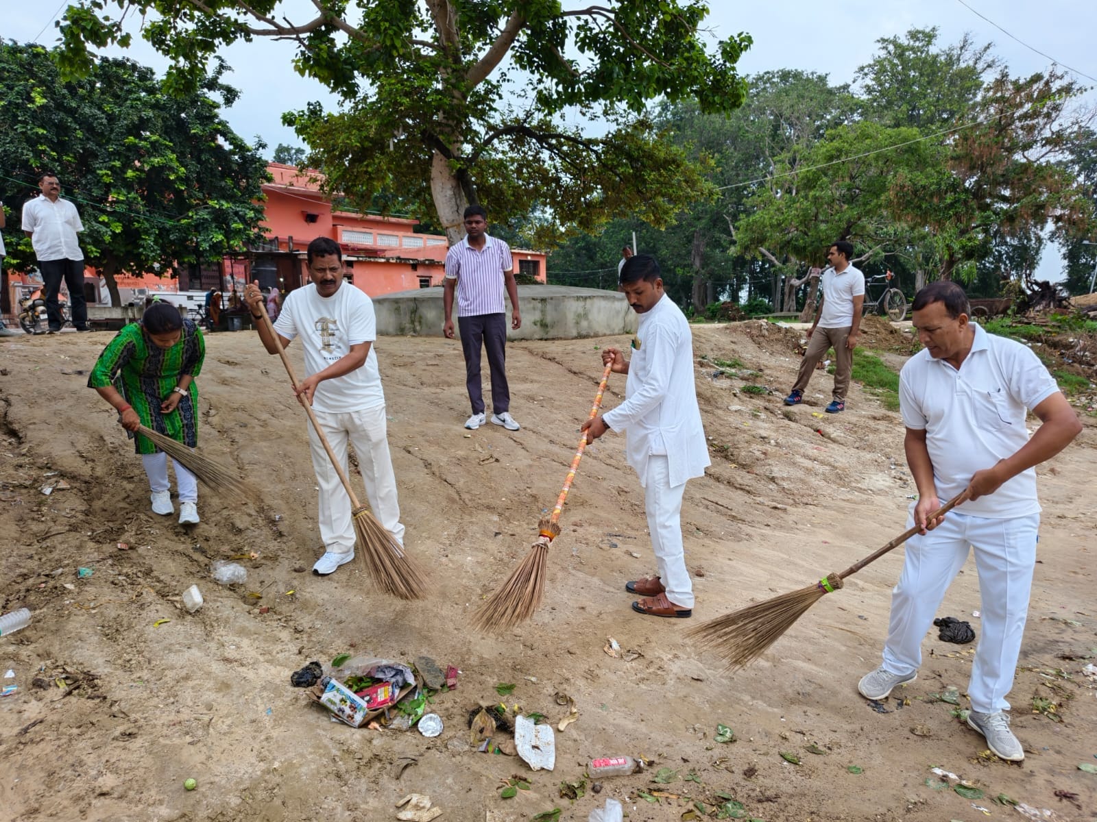 बेलहरकला पुलिस ने चलाया स्वच्छता अभियान। संवाद