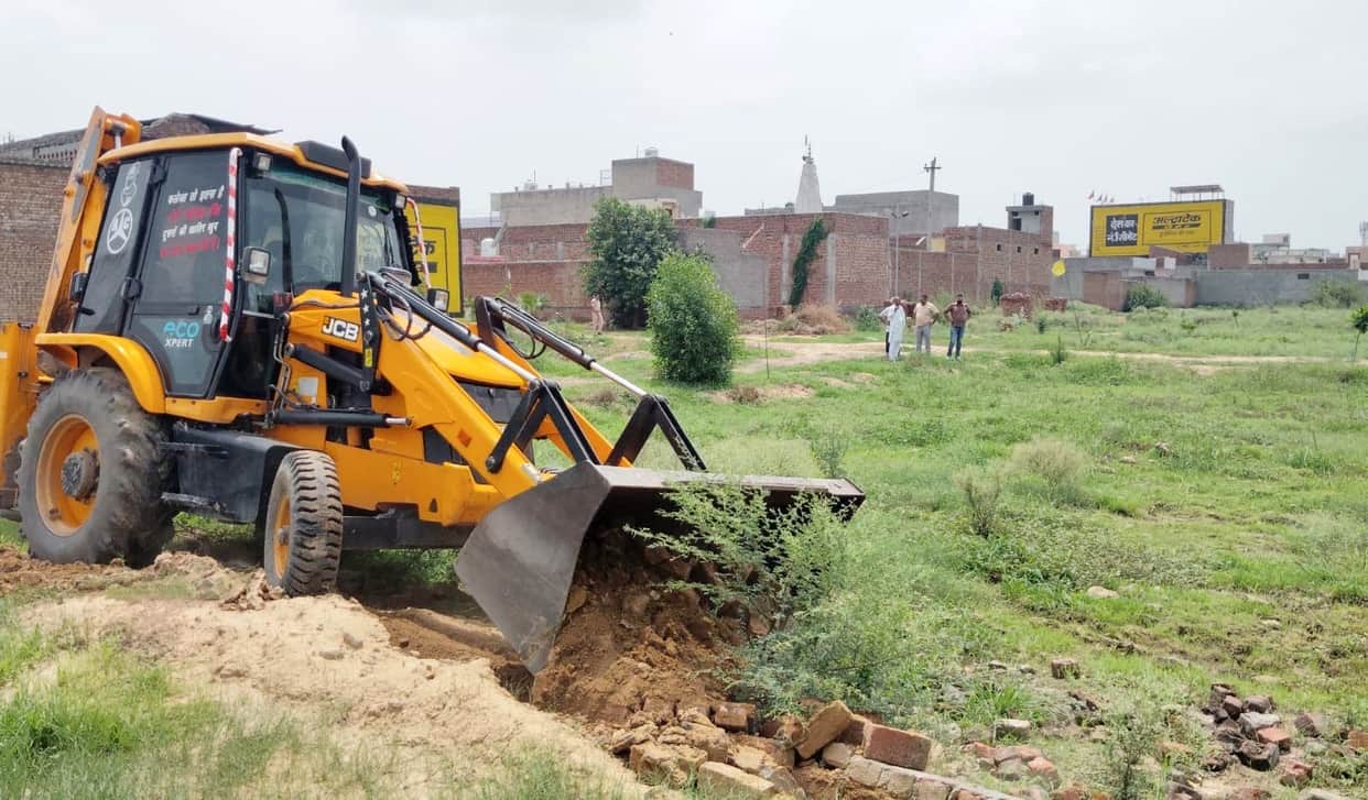 Bulldozers run on illegal colony being developed on nine acres on Bhiwani Road