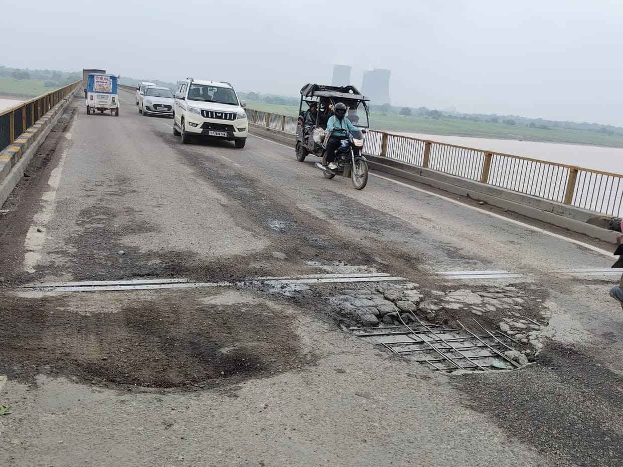 Rebar protrudes again on Yamuna bridge two months after repairs.
