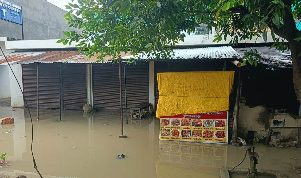 Two hours of rain floods the city