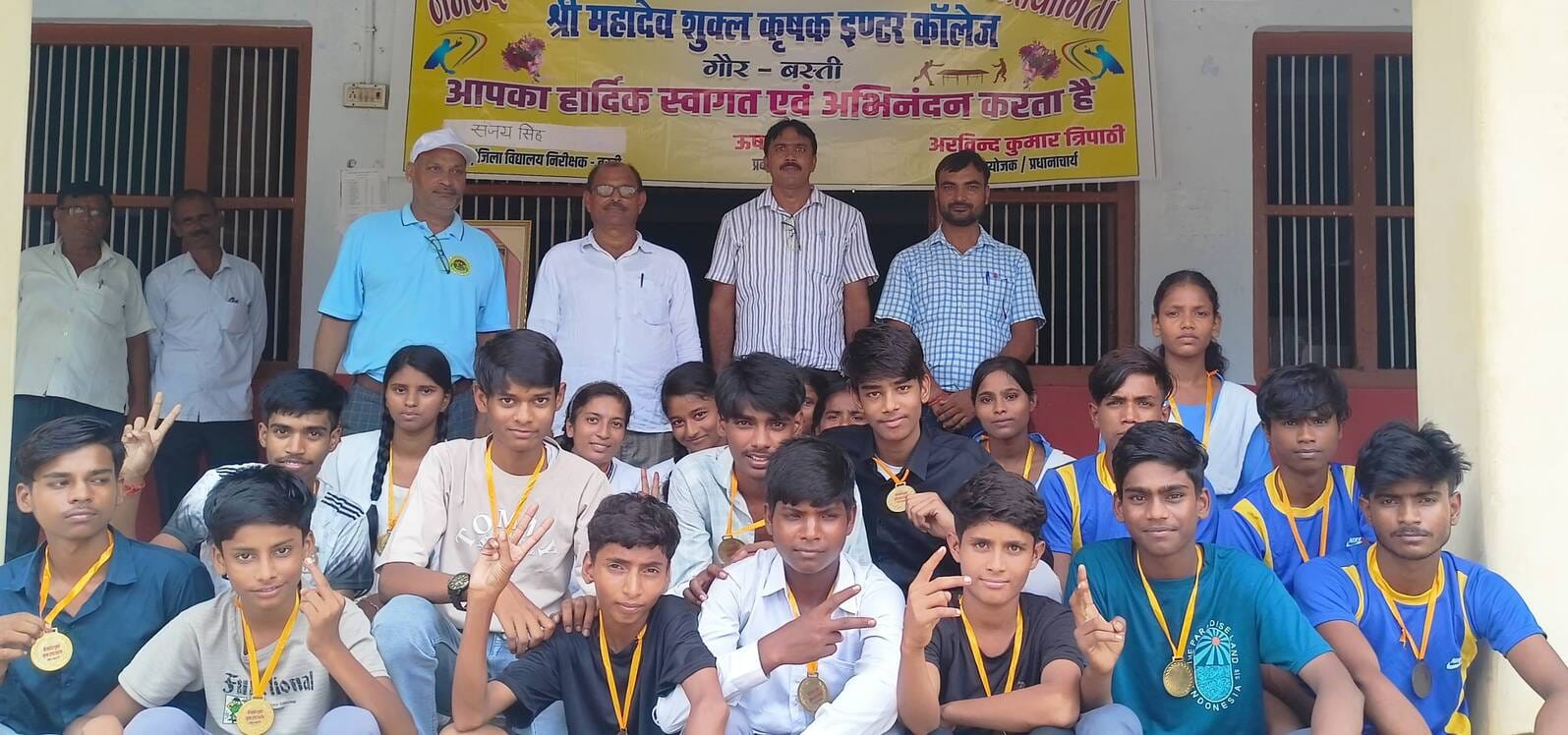 जिला स्तरीय टेबल टेनिस प्रतियोगिता के विजयी बच्चे।संवाद
