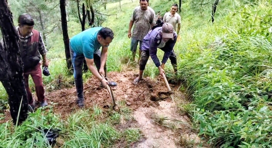 The government didn't listen... Chanchal and Heera are carving hope out of sweat on the dusty trail.