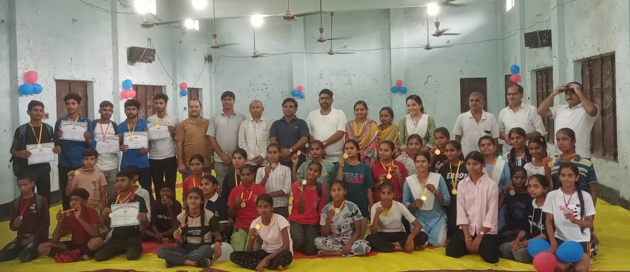 Players from Kisan Inter College dominate the district level wrestling competition
