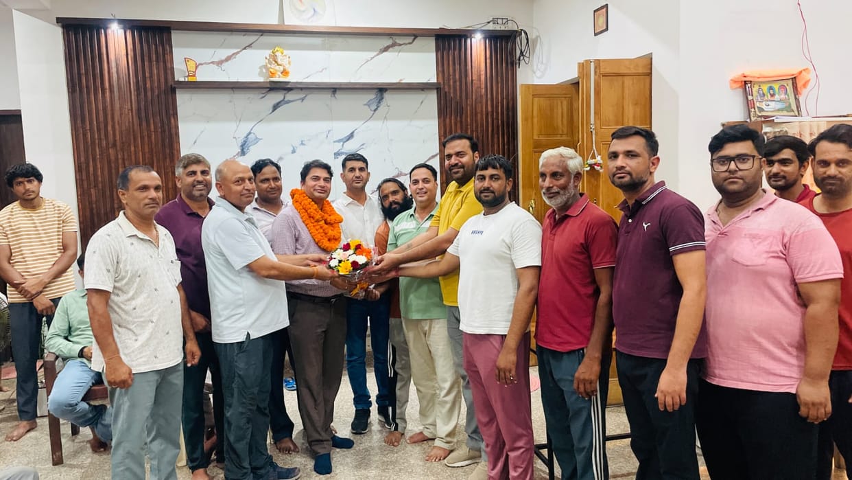 Villagers welcomed XEN Kuldeep Yadav.