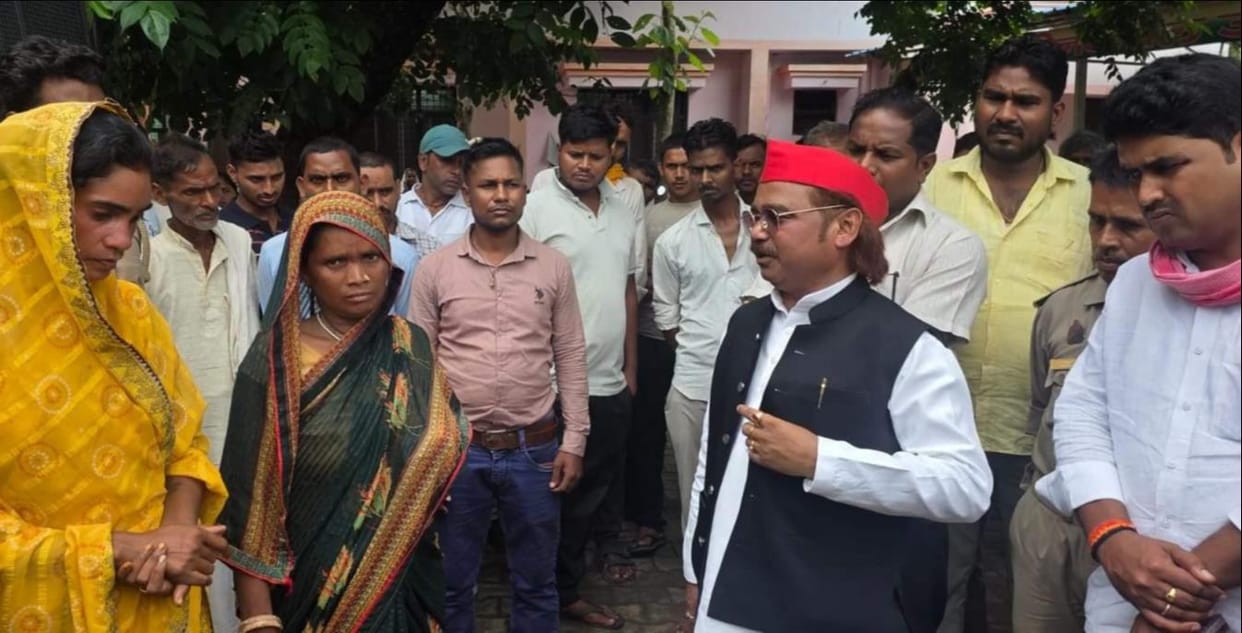 FIR registered against 20 named and 80 unidentified individuals, and 14 arrested, in connection with the attack on a team that had arrived to remove encroachments.