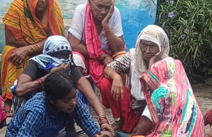 नन्हे की मौत के बाद रोती महिलाएं। संवाद