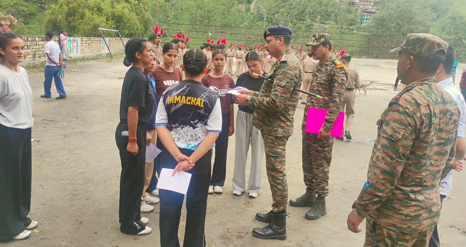 पीजी कॉलेज रामपुर में एनसीसी की नई पंजीकरण प्रक्रिया में भाग लेती छात्राएं। स्रोत : कॉलेज प्रबं