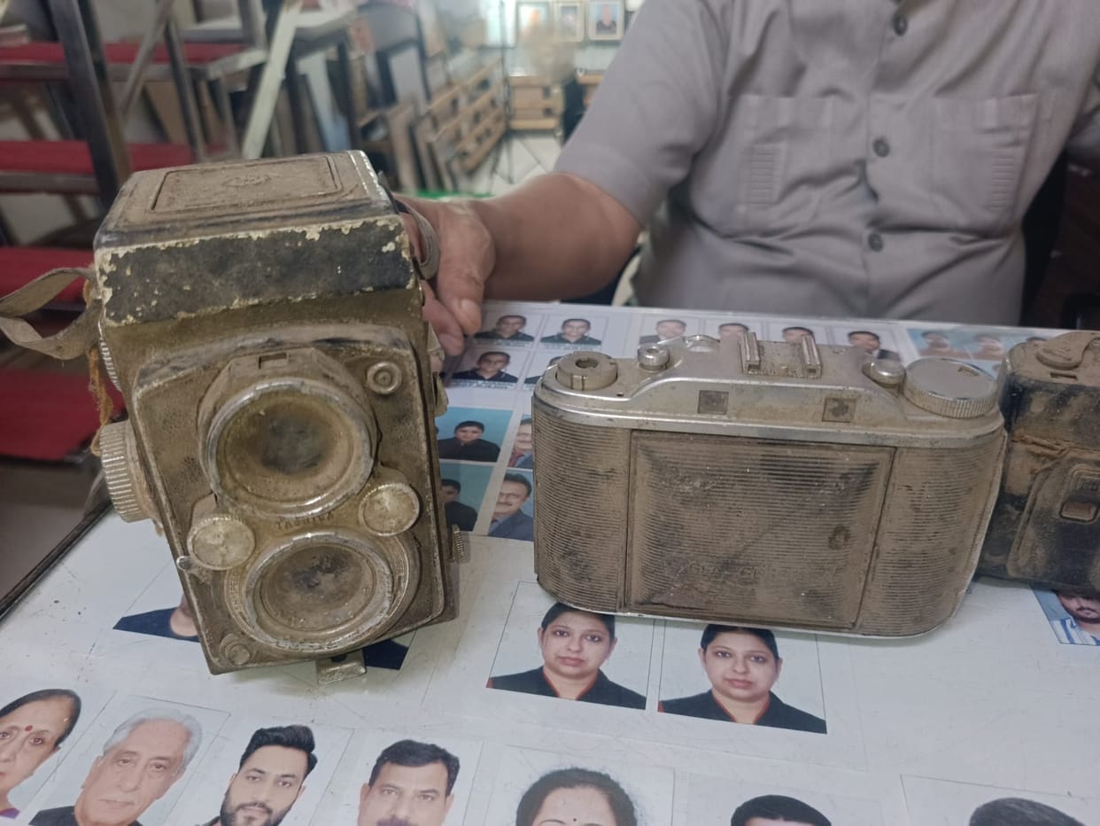 Photography: From the darkroom to the digital age.