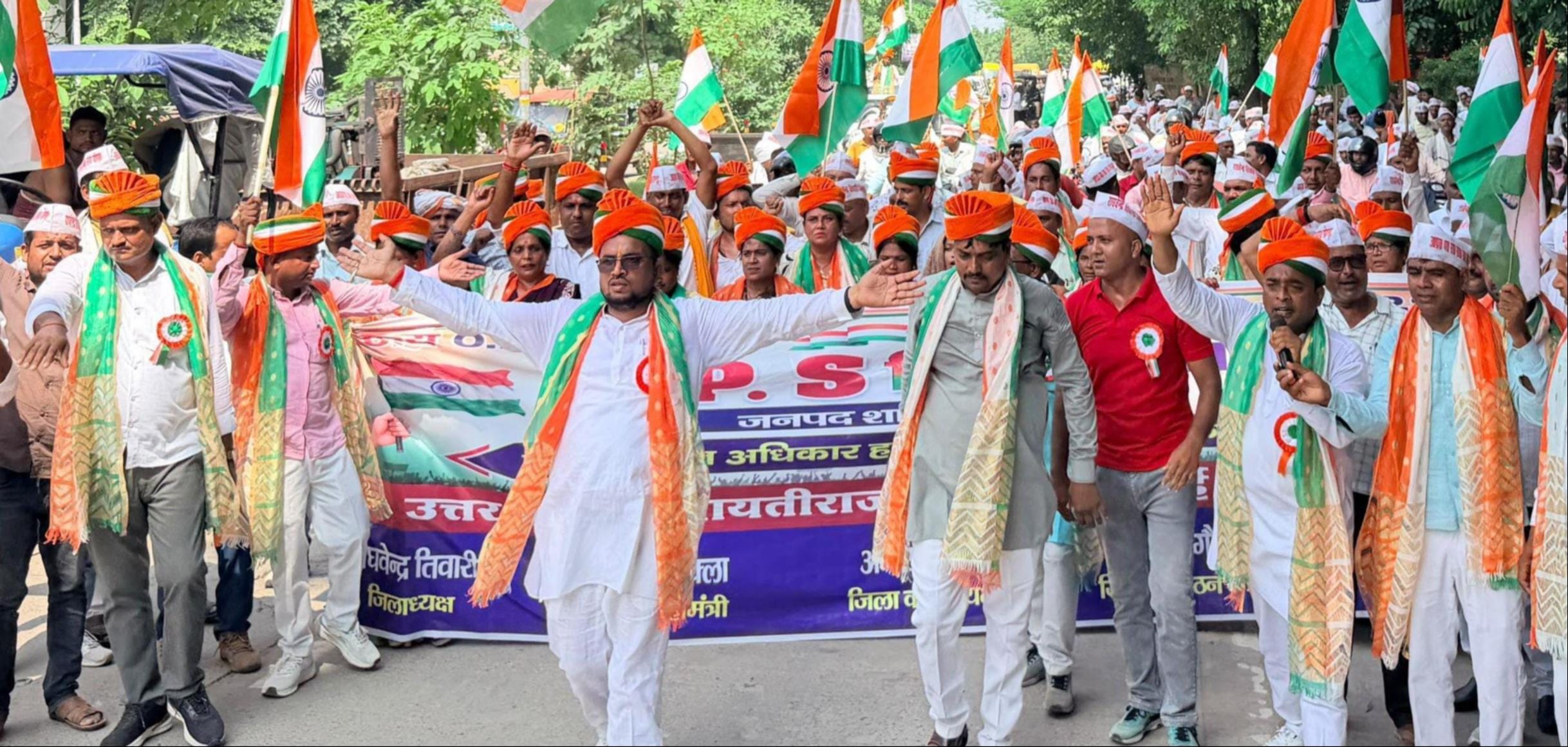 पुरानी पेंशन के लिए तिरंगा रैली निकालते ग्रामीण सफाईकर्मी। स्रोत: संगठन 