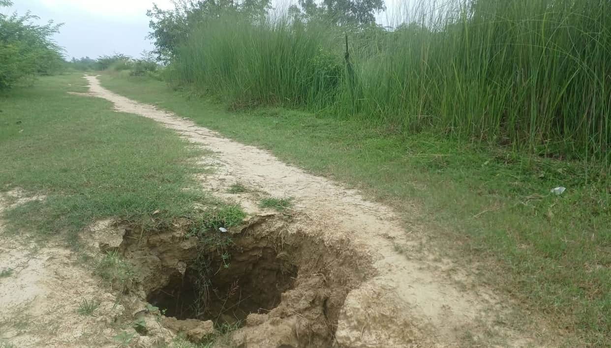 120 potholes on the 12-km canal embankment; villages at risk of erosion