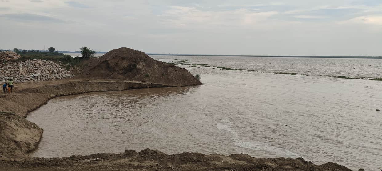 Saryu flowing 31 cm above danger mark; Ganga also showing signs of rising