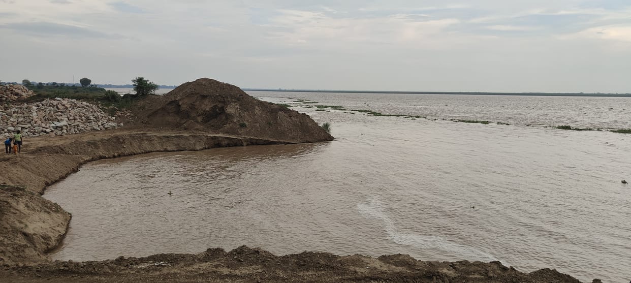 Saryu flowing 31 cm above danger mark; Ganga also showing signs of rising