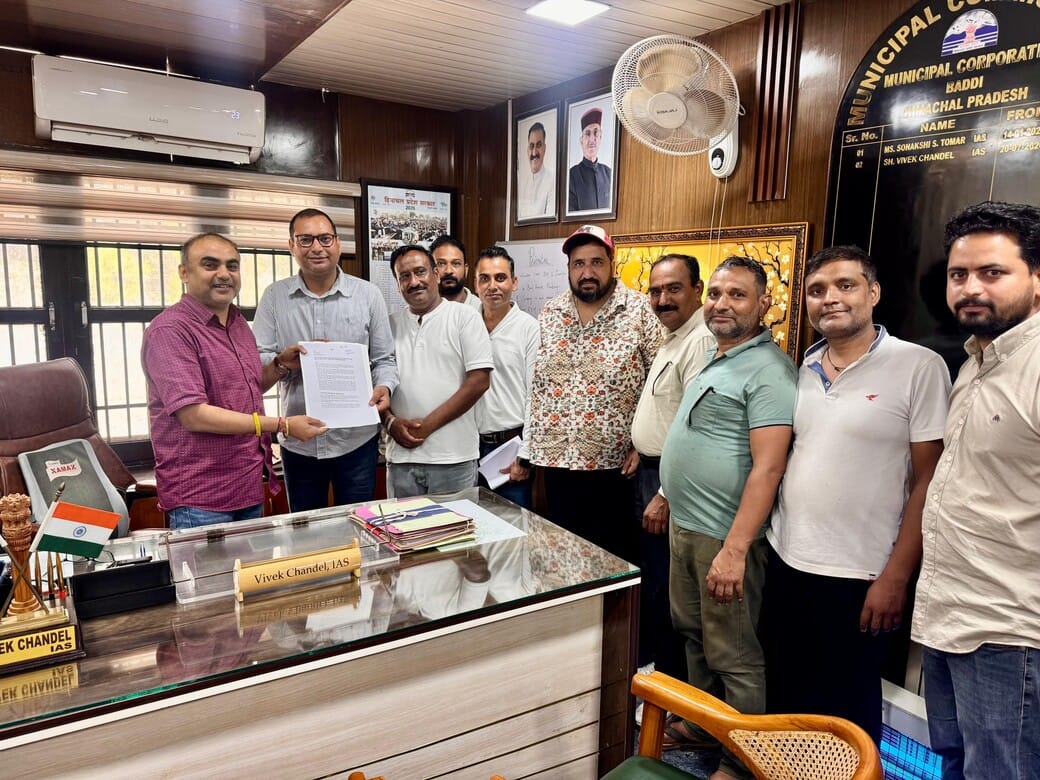 Traders meet Municipal Commissioner, demand faster construction of Baddi-Sai Road.