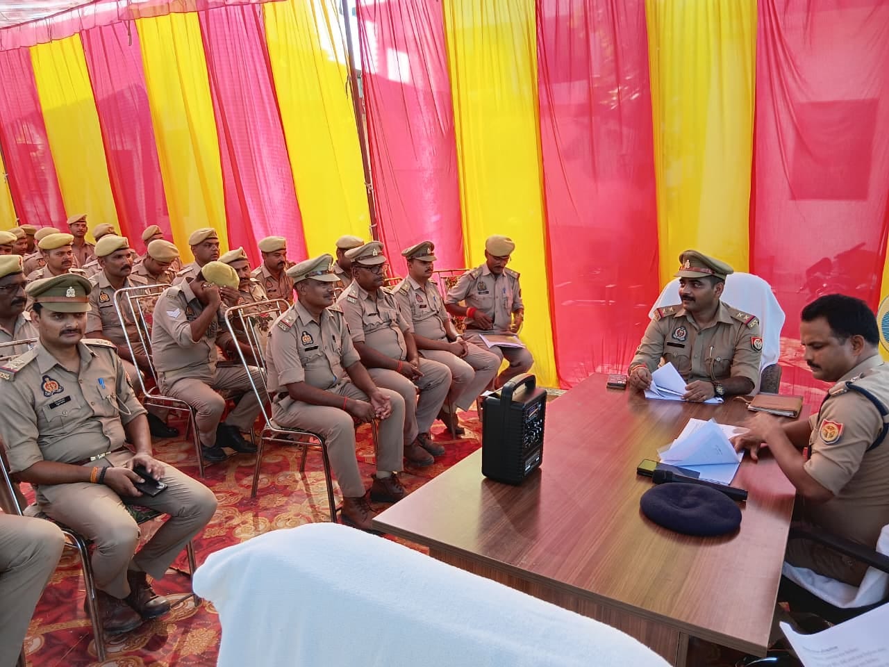 सिरसिया थाने का निरीक्षण करते सीओ।