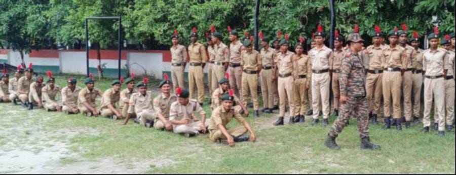 सरयू डिग्री कॉलेज करनैलगंज एनसीसी भर्ती परीक्षा में शामिल विद्यार्थी। स्रोत: विद्यालय