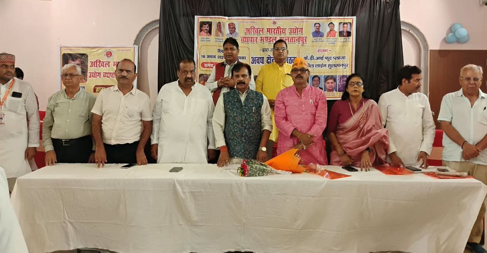 शहर के एक होटल में आयोजित अखिल भारतीय उद्योग व्यापार मंडल की बैठक में शामिल मुख्य अतिथि संदीप
