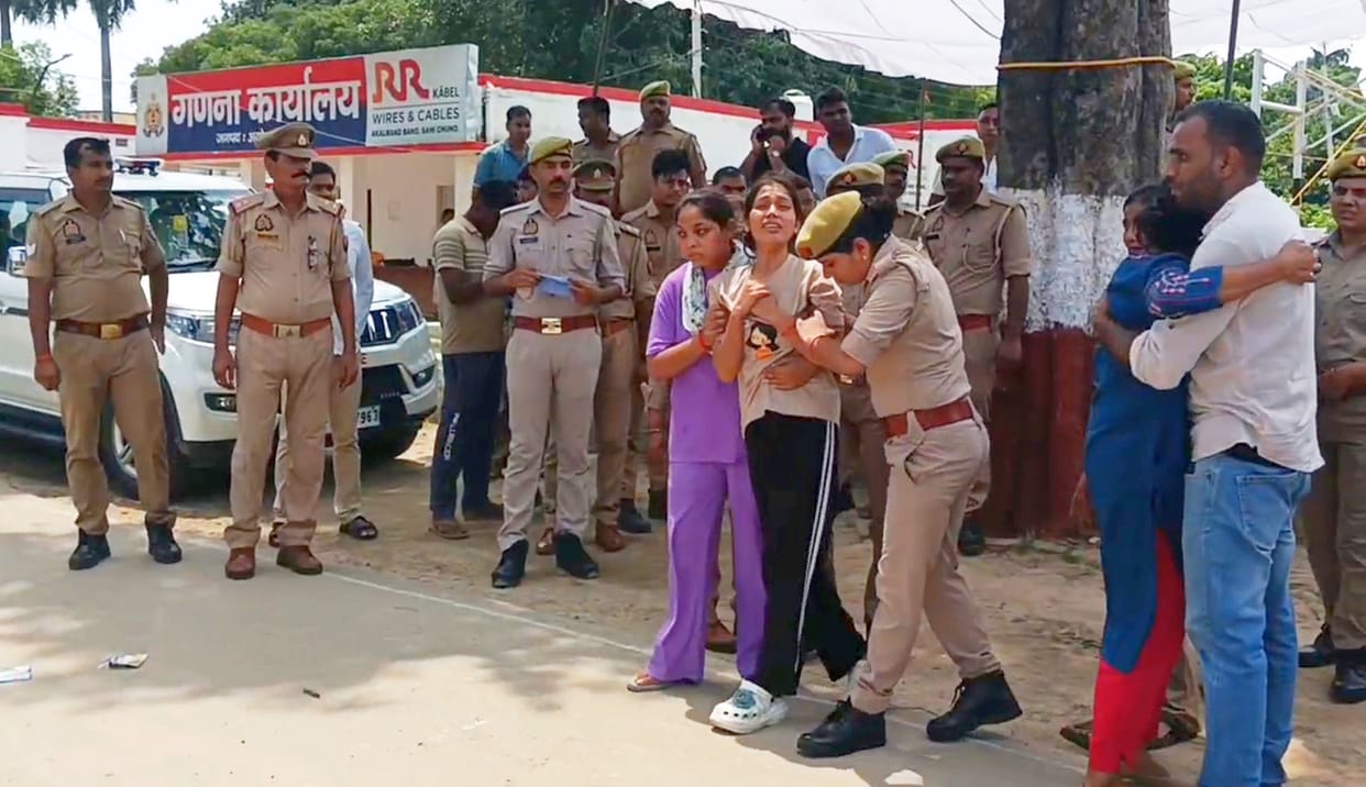 Sub-inspector on patrol dies after car collides with trailer