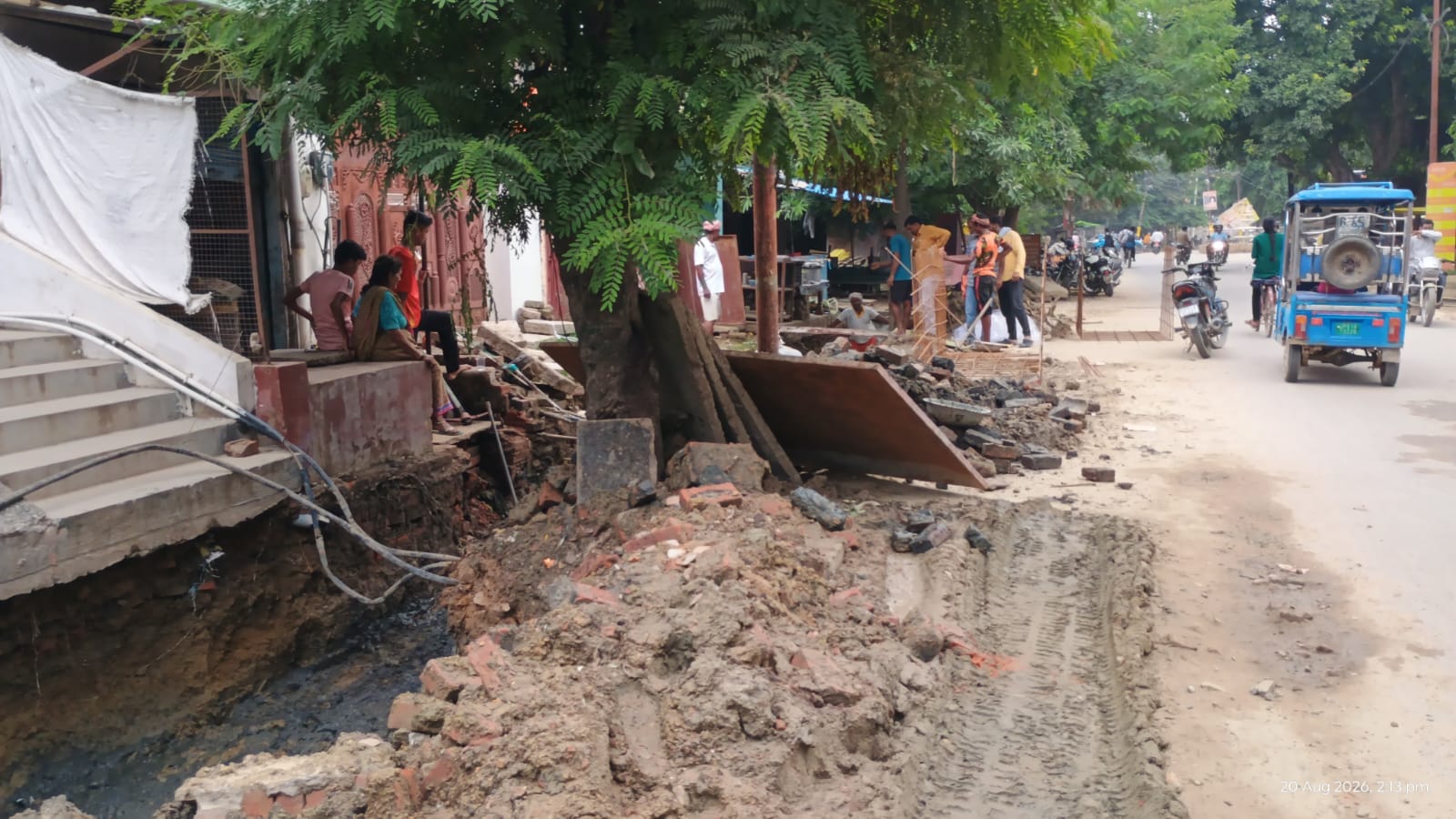 विकास भवन पर निर्माणाधीन आरसीसी नाला। संवाद