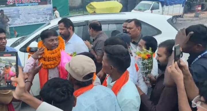Forest Minister Kedar Kashyap gave 4 bikes to Hathi Mitra Dals in Korba and announced a major plan