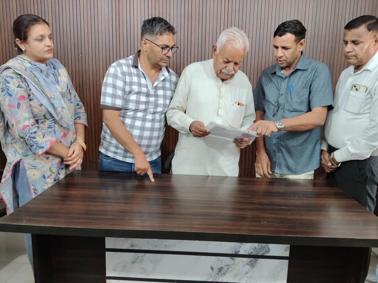 Guest teachers submitted a memorandum of demands to the MLA.
