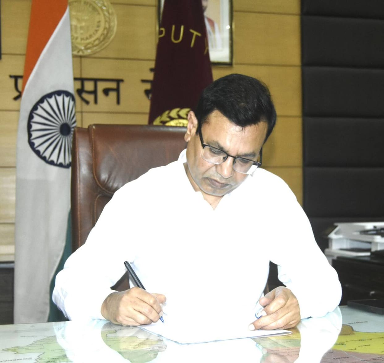 Satbir Singh took charge as DC and held a meeting.